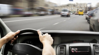 Sərnişin sürücüyə xəsarət yetirib avtomobili qaçırdı - Şəmkirdə 