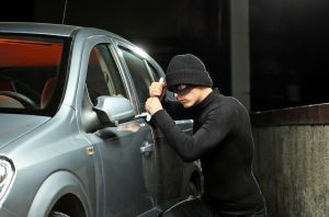 Avtomobildən xeyli miqdarda pul oğurlanıb - Bakıda