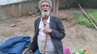 Bakının mərkəzində ahıl kişi ölümünü gözləyir – FOTO/VİDEO - YENİLƏNİB 