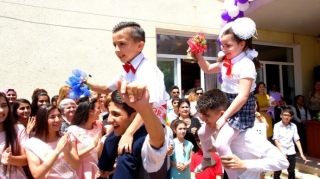 Bu gün məktəblərdə "Son zəng" dir