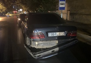 Qırmızıdan keçən avtomobil qəzaya səbəb olub - VİDEO