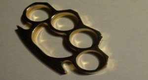 Aeroportda qanunsuz soyuq silah gətirilməsi cəhdinin qarşısı alınıb