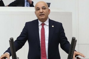 Millət vəkili tədbirə gedərkən qəzaya düşdü