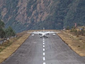 Dünyanın ən təhlükəli aeroportunda yeni olay – VİDEO