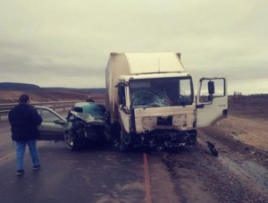Krımda “Kalina” yük maşını ilə toqquşdu: 3 nəfər hadisə yerində öldü - FOTO