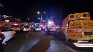 Qüdsdə naməlum şəxs avtomobili hərbçilərin üzərinə sürərək 15 nəfəri yaralayıb  - VİDEO