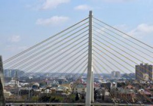 Bakıda 42 yaşlı kişi özünü asma körpüdən atmaq istəyib