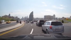 Sağdan özünü "dürtən" sürücü - 90 ZX 510 - VİDEO