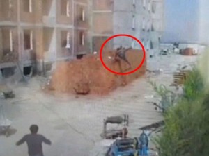 İlk iş günü 13-cü mərtəbədən yıxıldı - VİDEO (+18)