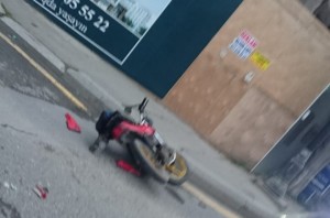 Bakıda ağır qəza: motosiklet "Cadillac"a çırpıldı - FOTO