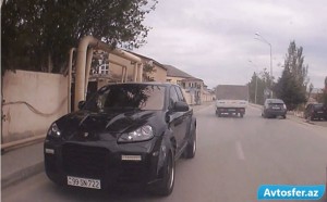 "Protiv" gedən "Porshe" sürücüsü "yol mənimdir, çəkilin" deyir - VİDEO