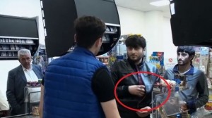 Yetim qızı sevindirmək üçün “oğurluq” edən gəncə kömək etdilər – VİDEO