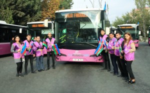 “Xaliq Faiqoğlu” MMC sərnişinərinə bayraq hədiyyə etdi - FOTO