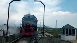 Yük qatarları insan əli dəymədən dezinfeksiya edilir  - VİDEO