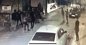 Yol vermək üstündə dava: 3 yaralı - VİDEO