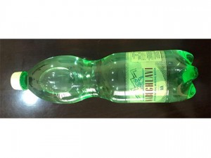 Sovqatın içindən spirtli maye çıxıb