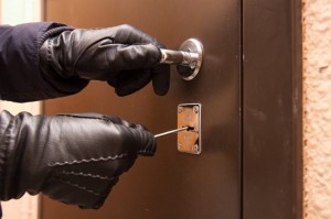 Ər-arvada qarşı quldurluq edən dəstənin məhkəməsi başlayıb