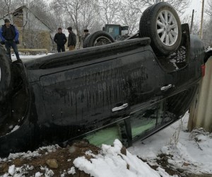 Deputatlığa namizəd “Toyota”sı ilə qəzaya düşdü - FOTO