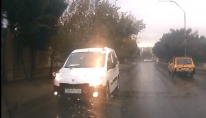 Yağışlı havada "protiv" gedən "kamikadze sürücü" - VİDEO