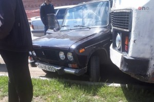 Marşrut avtobusu avtomobillə toqquşdu: yaralılar var - FOTO