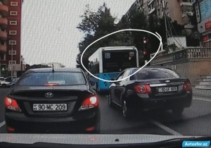 Bakıda daha bir avtobus sürücüsü svetoforun qırmızı işığında keçdi  - VİDEO