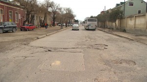 Bakıda 2 prospekti birləşdirən küçələrin yenidən qurulması davam edir - FOTO