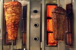 Bakıda dönərxanalarda iyrənc mənzərə - VİDEO