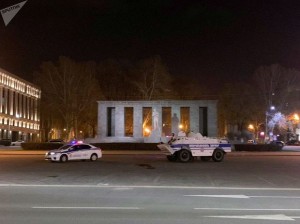 Yerevan küçələrinə zirehli texnika yeridildi – FOTO