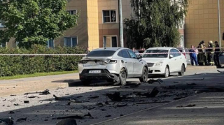 Sankt-Peterburqda avtomobil partladıldı - Hərbçi ÖLDÜ 