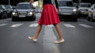 Siyəzəndə avtomobil 40 yaşlı qadını vurub 