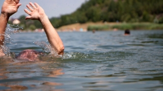 12 nəfər dənizdə batmaqdan xilas edilib