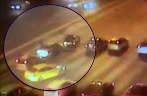 İki avtomobil “Toyota”nı əhatəyə alıb 6,5 milyonu apardılar - VİDEO