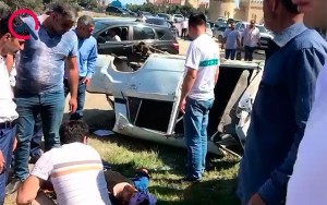 Sumqayıt yolunda "06" dəmir arakəsməyə girdi: 1 ölü, 1 yaralı - VİDEO