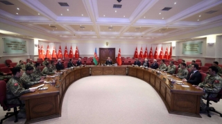 Akar azərbaycanlı qazilərlə görüşdü