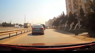 Sumqayıt-Bakı yolunda yük maşınının iştirakı ilə dəhşətli qəza - VİDEO   - YENİLƏNİB