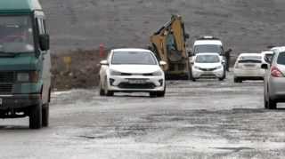 İllərdir yararsız vəziyyətdə olan yollar: Problem niyə həllini tapmır? - VİDEO 