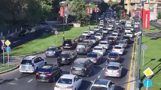 Bakının bir sıra yollarında sıxlıq var - SİYAHI 