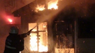 Yevlaxda qəsdən yanğın törədən şəxs saxlanılıb - FOTO