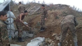 Erməni silahlı dəstələrinin səngər yolları qazmağının qarşısı alındı 