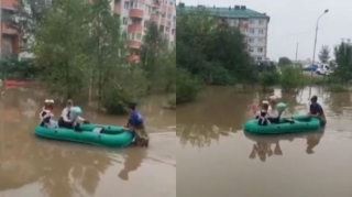 Rusiyada tədris ilinin ilk günündə uşaqlar məktəbə qayıqla getdilər - VİDEO 