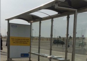 Külək dayanacaqda pavilyonu və qoruyucu çəpərləri sındırıb - FOTO