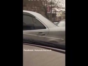 Səfirlik maşını sürür, amma özünü Bakının ağası kimi aparır - VİDEO