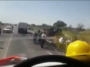 Ot daşıyan yük avtomobili yanaraq kül oldu - VİDEO