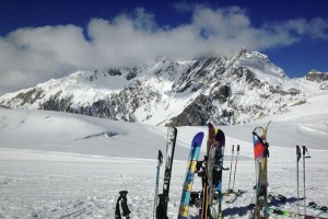 Güclü qar yağdı - 3 turist ölüb, 4-ü itkin düşüb