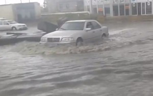 Yağış yağdı, küçədən çay axdı - VİDEO