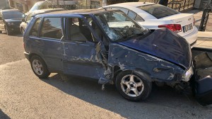 Polisdən qaçan sürücü 4 avtomobilə ziyan vurdu - FOTO