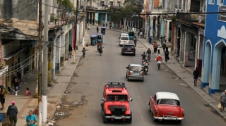 ABŞ hökumətinə məxsus təyyarə uzun illər sonra Kubaya endi 