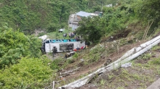 Avtobus qəzası nəticəsində azı 10 nəfər öldü 