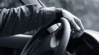 Avtomobil idarə edən sürücü sükan arxasında öldü 