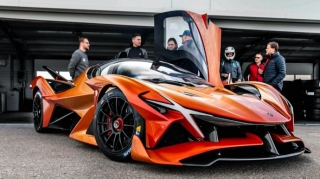 B Германии создали брутальный суперкар с мотором Ferrari - Похож на трансформера 